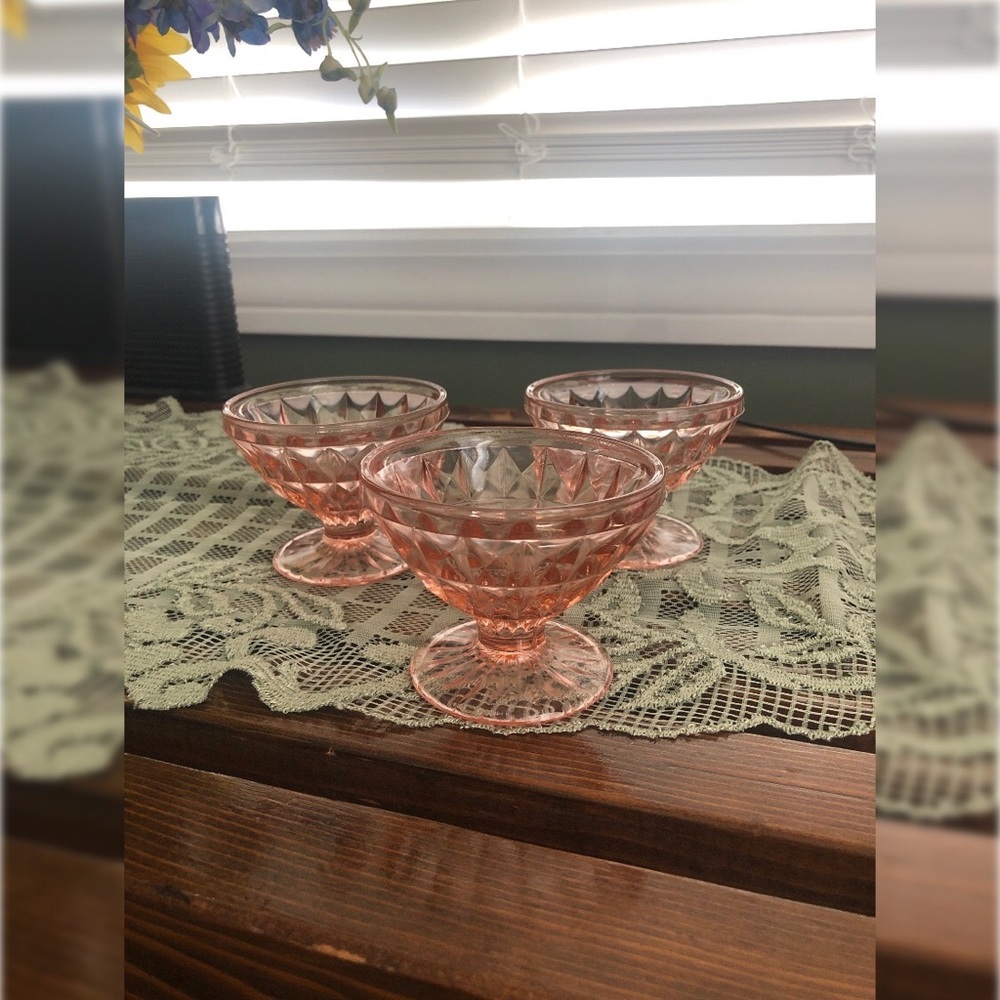 Set of 3 pink footed ice cream dishes/sherbet dessert bowls